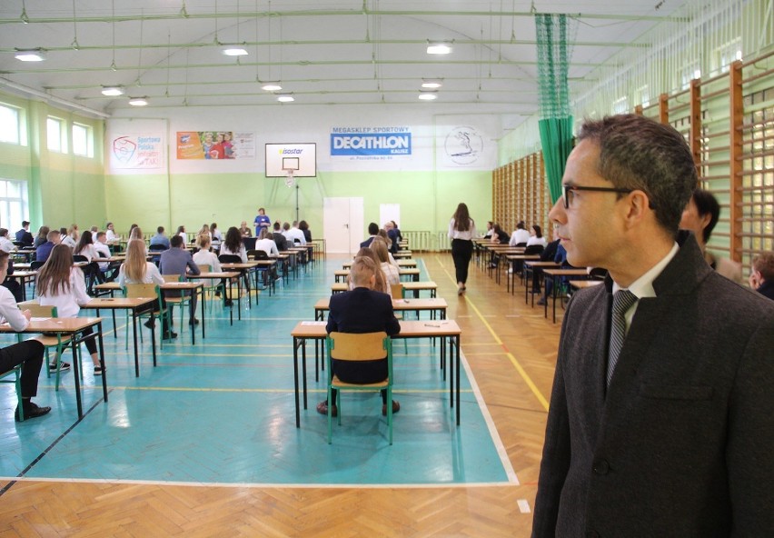 Dziś w kaliskich szkołach odbył się egzamin gimnazjalny. Mamy rozwiązania! ZDJĘCIA