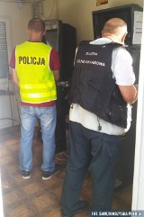 Policjanci i celnicy zabezpieczyli w gminie Busko-Zdrój dwa automaty do gier