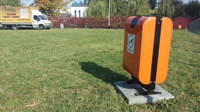 Na wysokości lecznicy dla zwierząt i Szkoły Podstawowej nr...