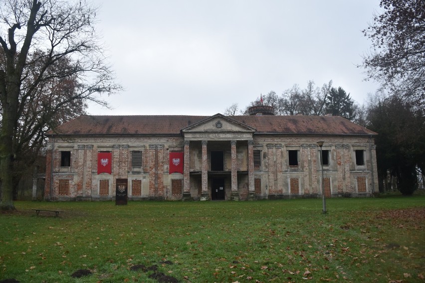 Pałac w Chobienicach należał do najokazalszych w Wielkopolsce - zabytek niszczeje na naszych oczach