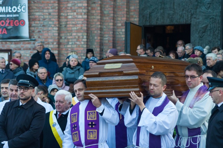 Pogrzeb ks. prałata Grzegorza Cekiery, twórcy parafii św. Jana Chrzciciela na Prądniku Czerwonym [ZDJĘCIA]