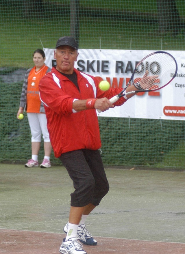 Karol Strasburger grać w tenisa potrafi nieźle.