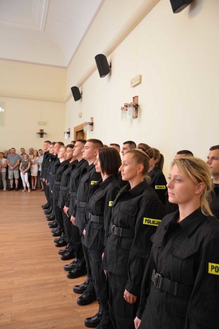 25 nowych policjantów na Opolszczyźnie. Ślubowanie w komendzie wojewódzkiej