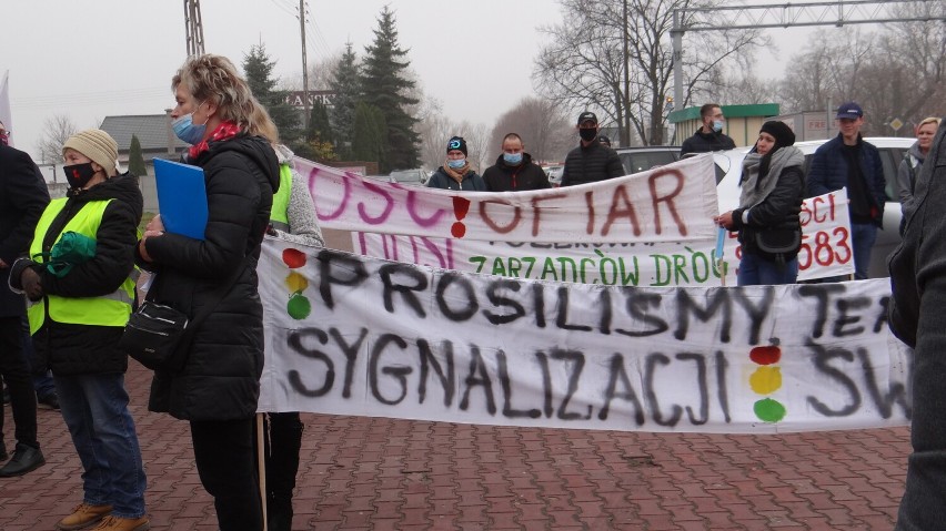 Nie milkną echa protestu mieszkańców kutnowskiego, którzy pikietowali 12 listopada na DK 92 w Bedlnie wstrzymując co kilka minut ruch na drodze.