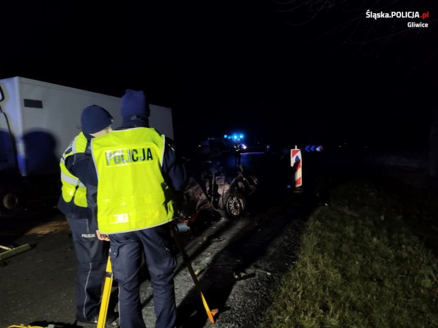 Śmiertelny wypadek w gminie Wielowieś. Zderzenie osobówki z dostawczakiem. 29-latek nie żyje