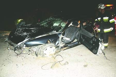 W wypadku w Maleninie zginął kierowca, zaś pasażer auta z licznymi obrażeniami trafił do szpitala.