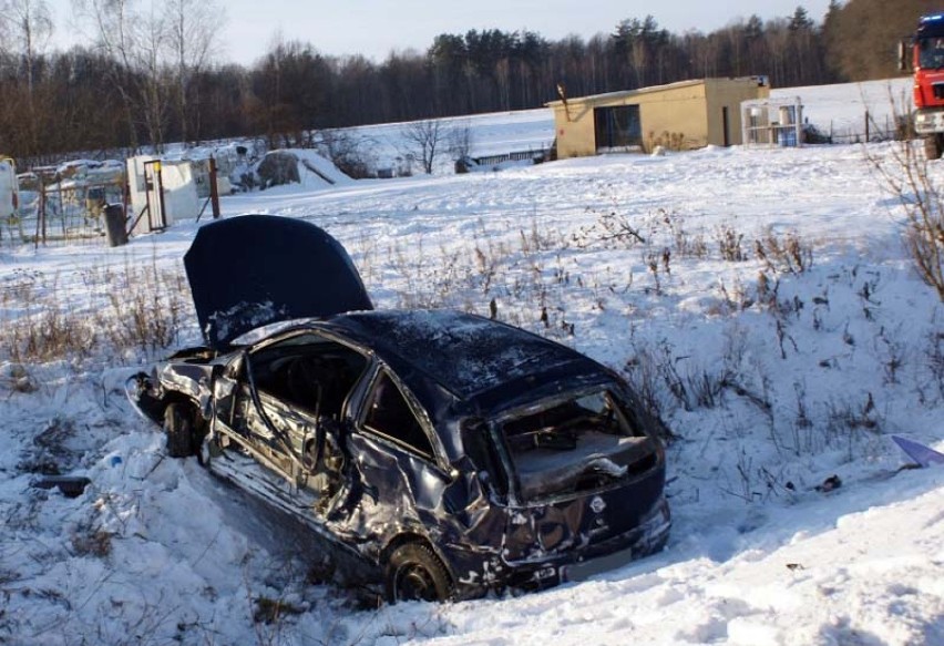 W wyniku wypadku w Zabawce 30-letni kierowca opla trafił do...