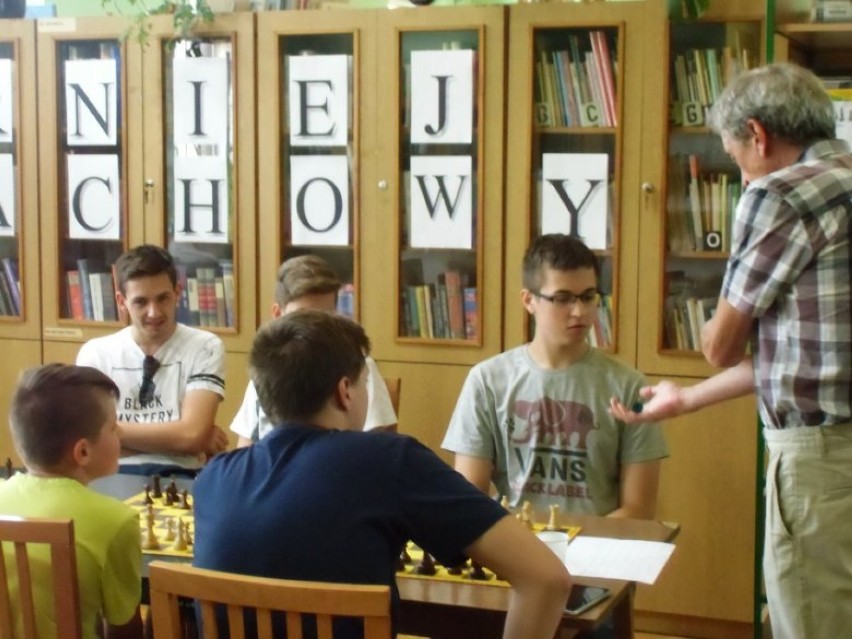 Turniej szachowy w szadkowskiej bibliotece