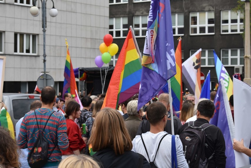 Katowice: Marsz Równości 2019 - było kolorowo i bezpiecznie [ZDJĘCIA]. Tysiące osób przeszło ulicami miasta w tęczowym pochodzie