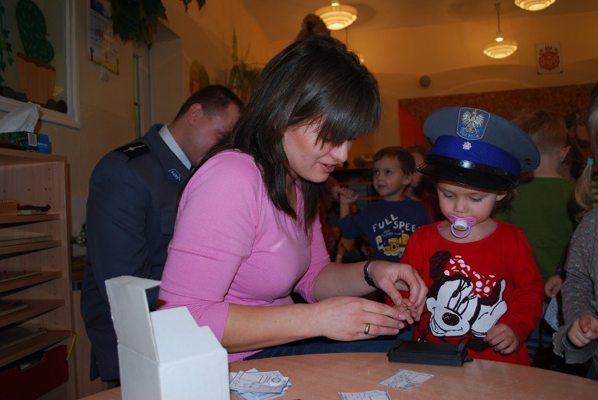 Policjanci odwiedzili oleśnickich przedszkolaków