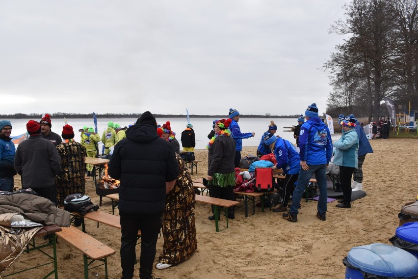 Zlot Morsów na plaży w Wieleniu. Imprezę połączono z akcją charytatywną