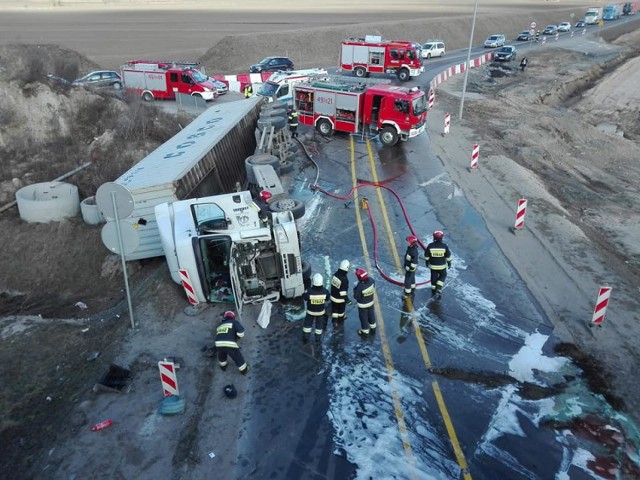 Nowy Dwór Gd. Wypadek ciężarówki z kontenerem w okolicach Kmiecina