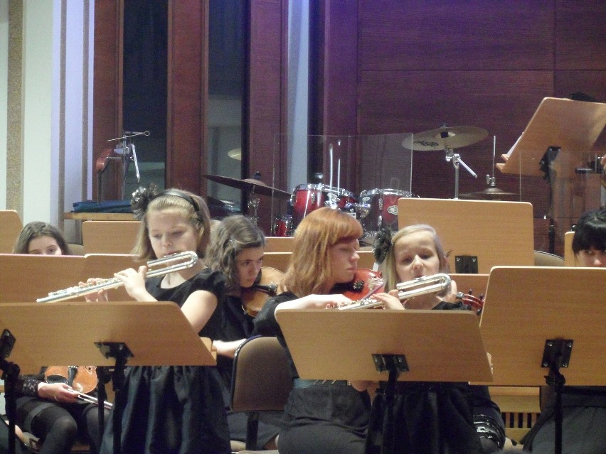 Koncert Noworoczny Szkoły Muzycznej w Zabrzu. Młodzi muzycy wystąpili w filharmonii