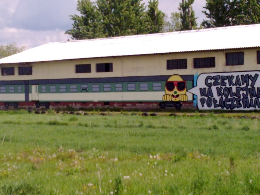 Zamość: Graffiti w obronie kolei (foto)