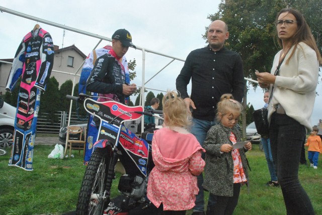 Festyn w Gołanicach - kolejna zbiórka pieniędzy na leczenie Marysi z Brenna cierpiącej na SMA. Brakuje jeszcze ponad 3 min zł