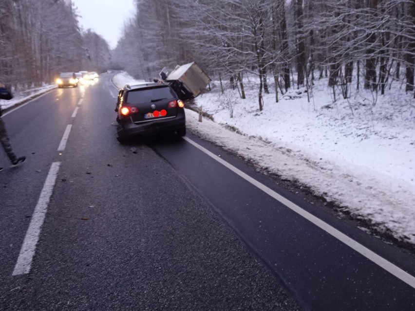 Wypadek czterech pojazdów na DK25. Trasa Ostrowina-Drołtowice jest zablokowana, uwaga na utrudnienia!         