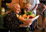 Był list gratulacyjny, kosz ze słodyczami i kwiaty - mieszkanka Chawłodna, gm. Gołańcz, skończyła 100 lat!