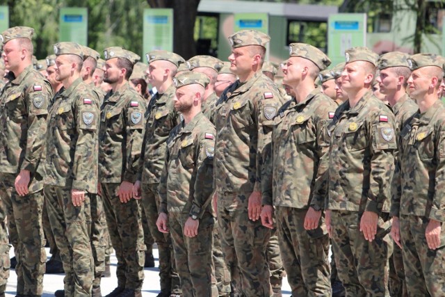 Obchody 65-lecia Centrum Rozpoznania i Wsparcia Walki Radioelektronicznej odbyły się na terenie jednostki wojskowej w Grójcu. Więcej na kolejnych zdjęciach.