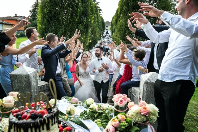 Nawet 80 tys. zł - tyle trzeba zapłacić za wesele dla 100 osób w Kujawsko-Pomorskiem. Sezon ślubny w pełni, sprawdzamy więc, co cieszy się obecnie największą popularnością wśród par młodych.