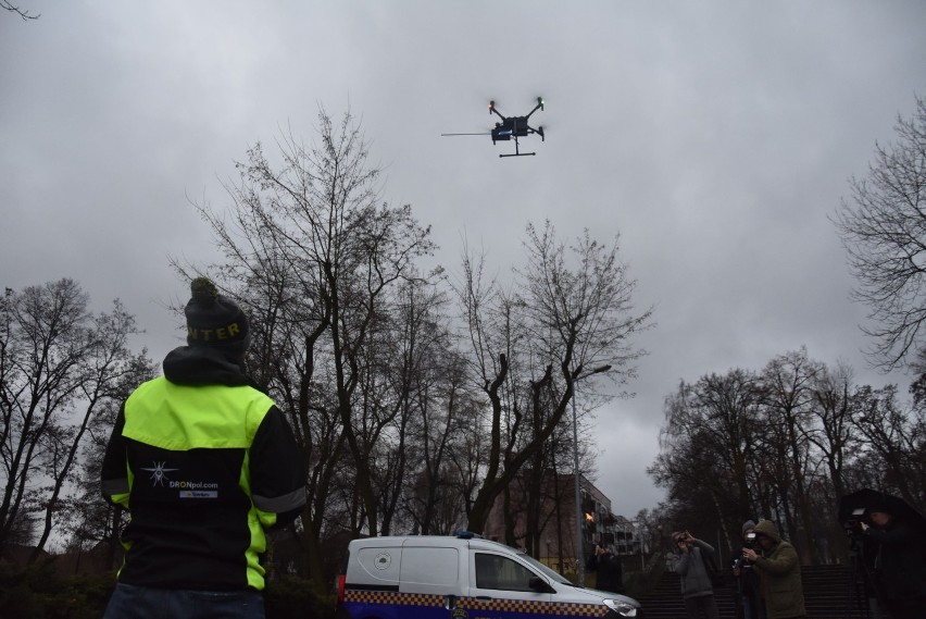 W Rybniku za pomocą dronów sprawdzają czym palimy w piecach. Ruszyły też kontrole posesji 