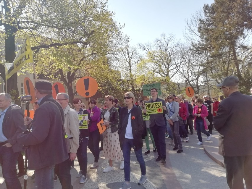 Na placu Wolności w Bydgoszczy odbyła się manifestacja...