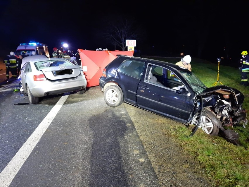 Tragiczny wypadek na DK91 w Jeleniu koło Gniewa. Nie żyje 1 osoba, 4 osoby poszkodowane! W zderzeniu brały udział 3 auta