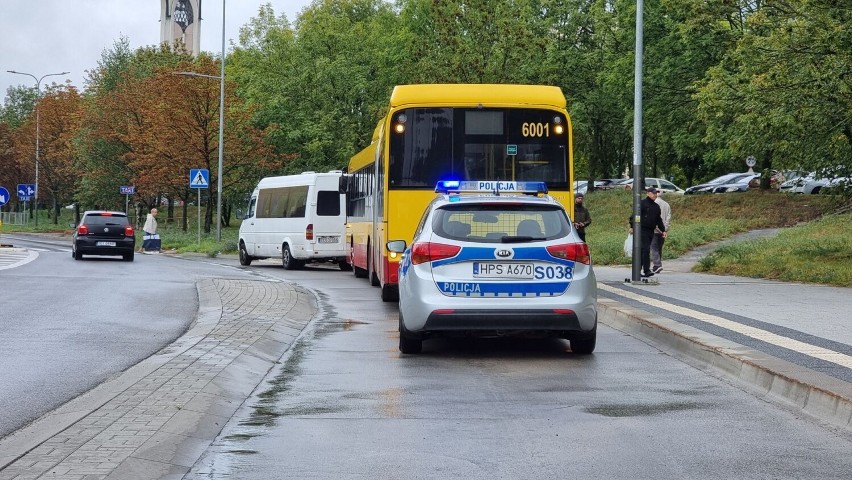 Kolizja w Kielcach. Bus się stoczył na autobus. Zobacz zdjęcia