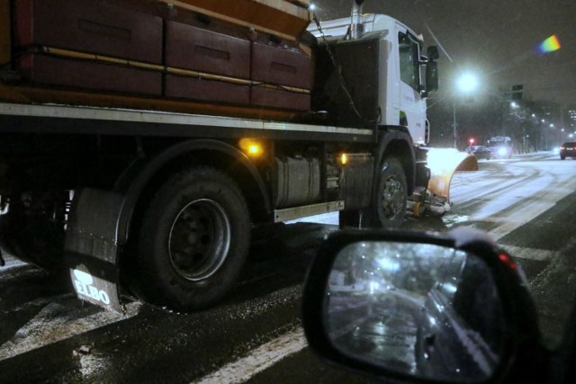 Uwaga, bardzo ślisko na drogach