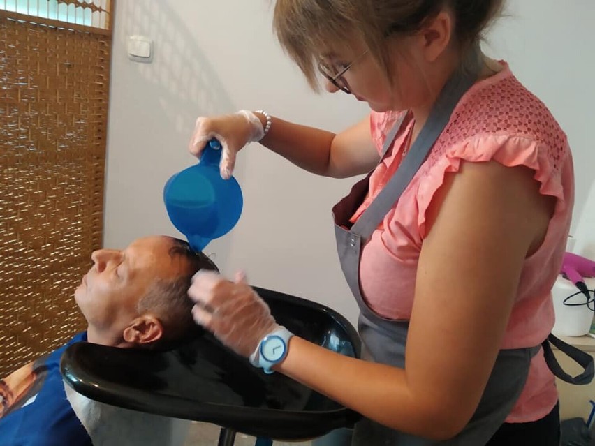Wielki sukces! Patrycja i Weronika stworzą salon fryzjerski dla bezdomnych i ubogich