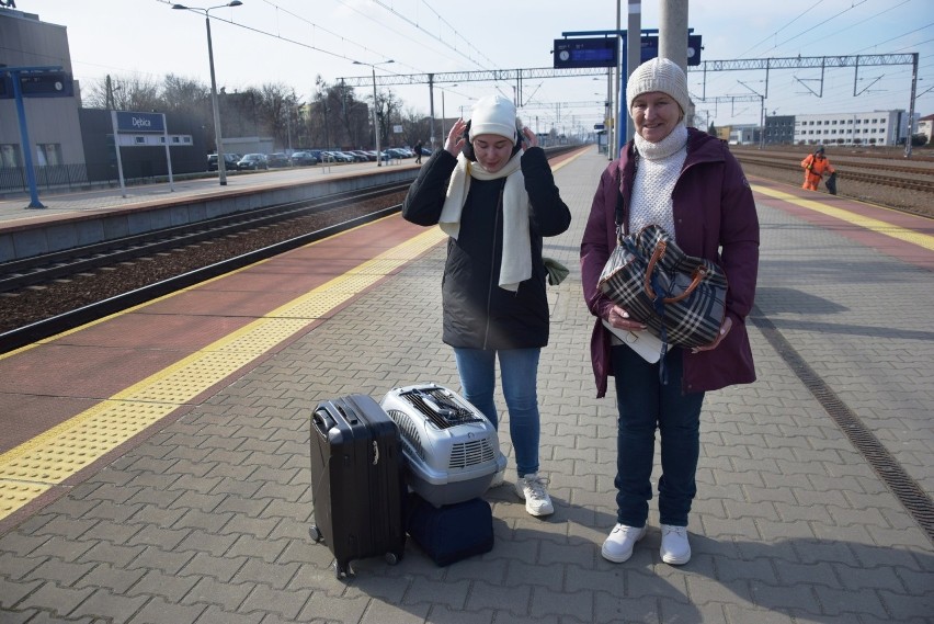 Sprawna akcja pomocy policjantów z Dębicy. Dzięki nim Natasza i Tatiana z Odessy dotrą dziś do Berlina