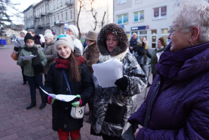 Tarnów. Aktorzy śpiewali kolędy i pastorałki [ZDJĘCIA]