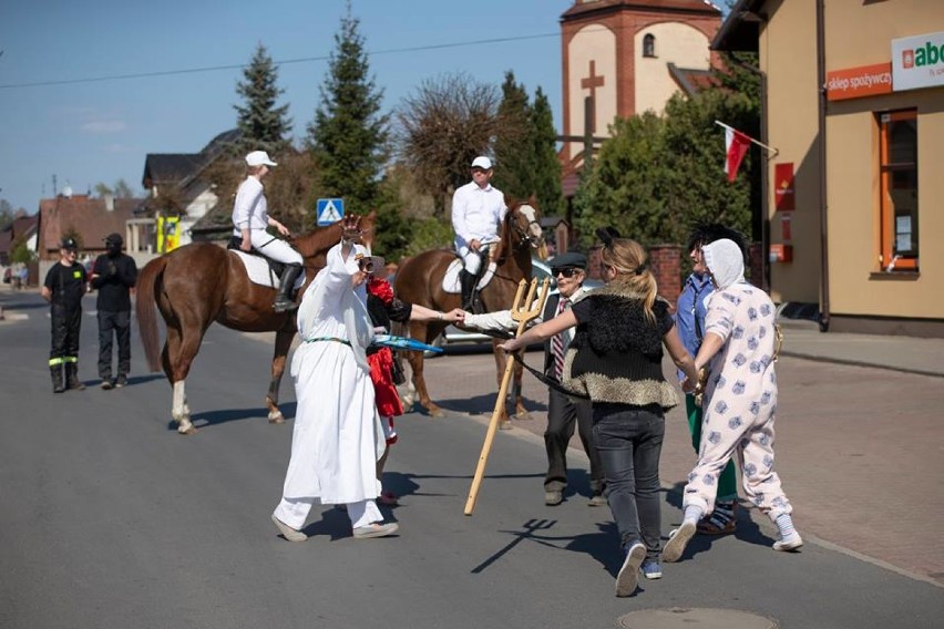 Wielkanocne zwyczaje: Kominiarze w Zębowie 2019