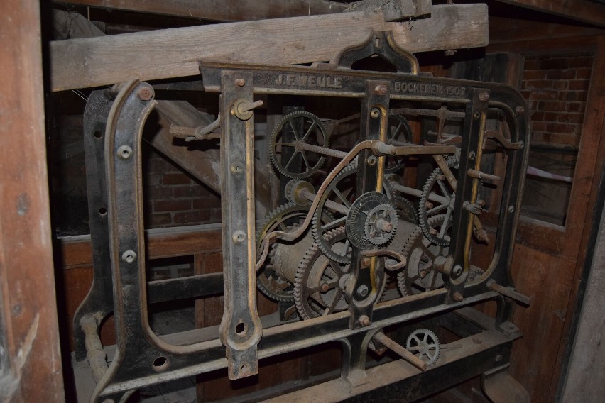 Uszkodzony mechanizm zegara w kościele Mariackim
