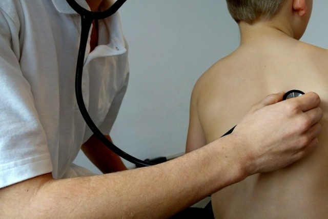 Tylko w grudniu ubiegłego roku w Wielkopolsce odnotowano 905 przypadków zakażenia wirusem RSV. Spośród nich 336 stanowiły dzieci do drugiego roku życia