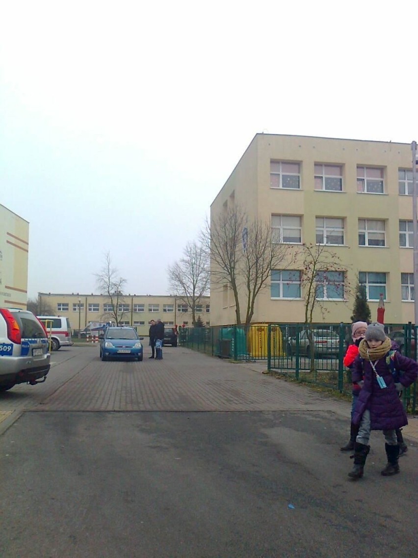 Ewakuacja szkoły w Grudziądzu. Poszkodowanych nawet 20 dzieci! [zdjęcia]