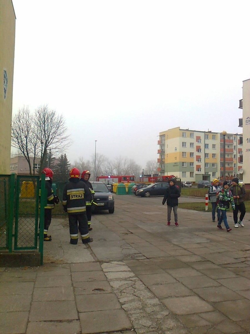 Ewakuacja szkoły w Grudziądzu. Poszkodowanych nawet 20 dzieci! [zdjęcia]
