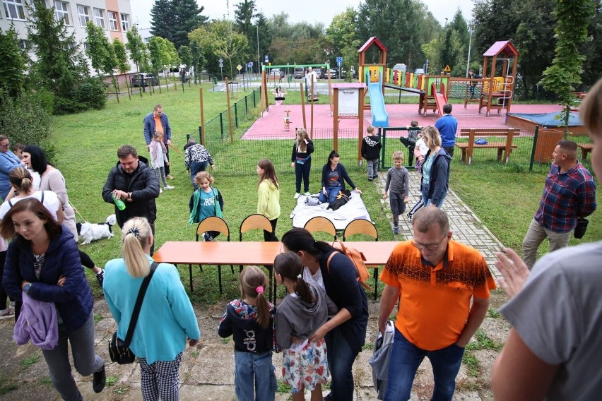 Udany festyn rodzinny "Razem dla wspólnej zabawy" w Szkole Podstawowej numer 31 w Kielcach. Pojawiły się tłumy