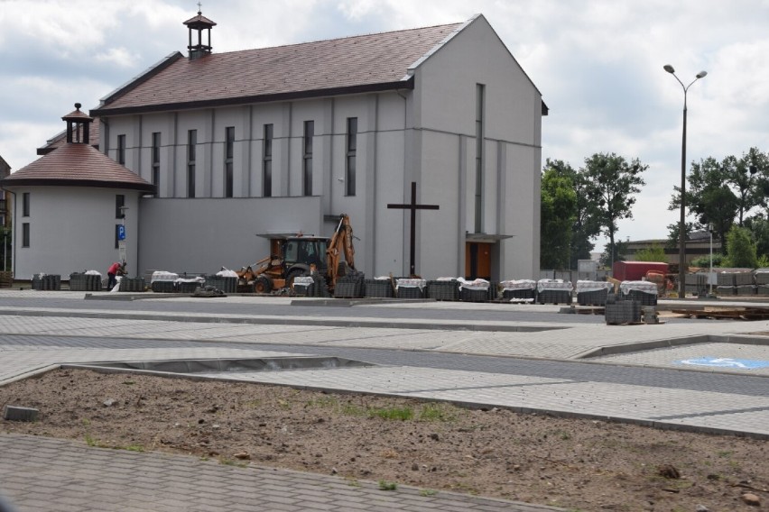Powstały miejsca parkingowe przy kościele pw. bł. Michała Kozala w Wągrowcu