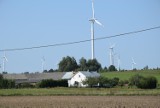 Elektrownie wiatrowe powstaną bliżej domów, ale o ile bliżej? Są nowe doniesienia. Jaką decyzją zakończy się spór w Sejmie?