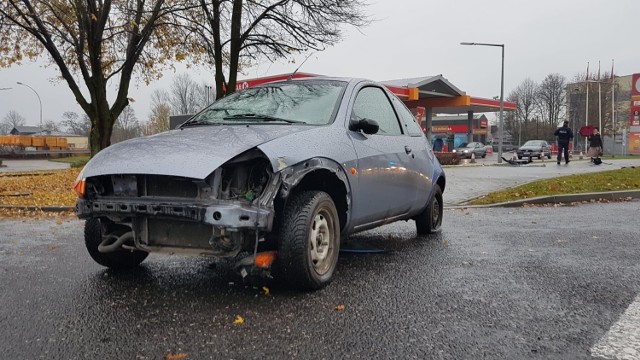 Wypadek na Armii Krajowej w Piotrkowie przy stacji Circle K (dawny Satoil). Kobieta potrącona na pasach