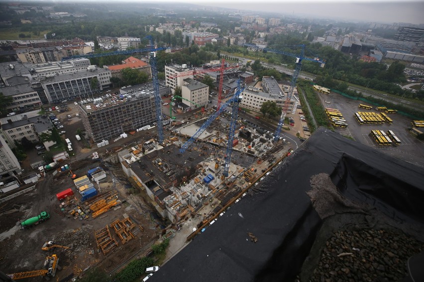 Trwa budowa trzech wież  między ulicami Mickiewicza,...