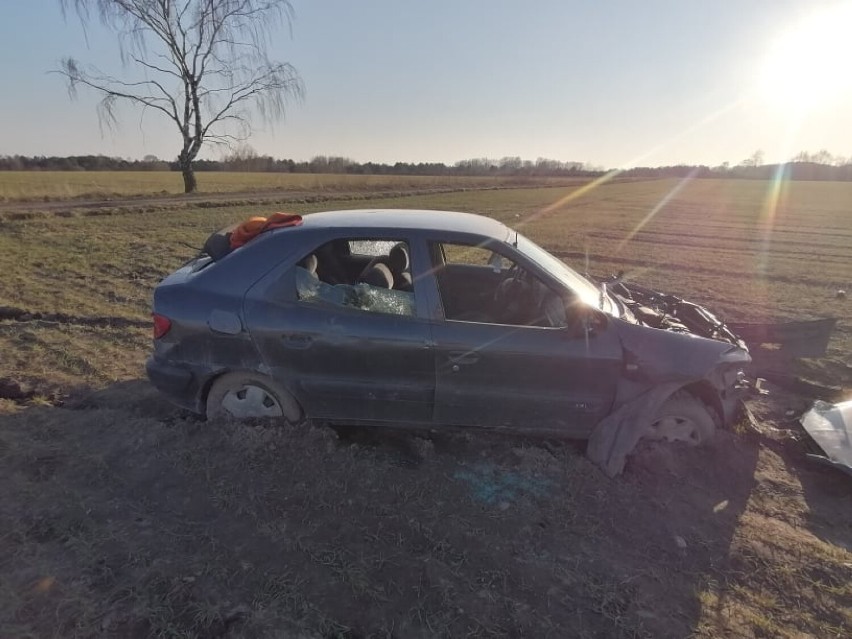 Na polu pod Goleniowem porzucone zostało auto