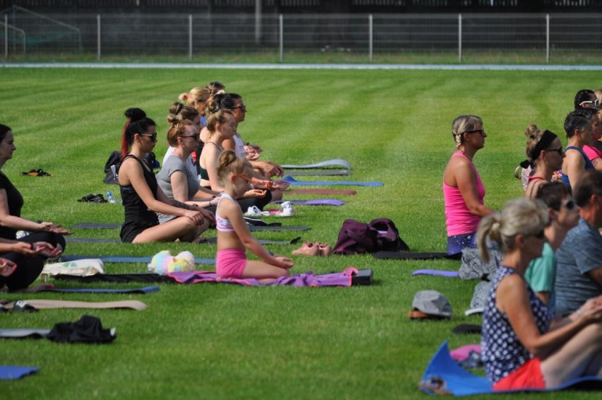 Kościan. Niedzielna joga na trawie i sporo ćwiczących