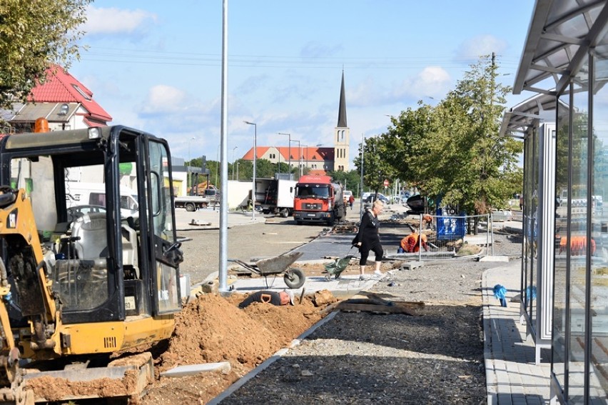 Budowa nowego marketu w Legnicy, jest już nowy przystanek MPK [ZDJĘCIA]
