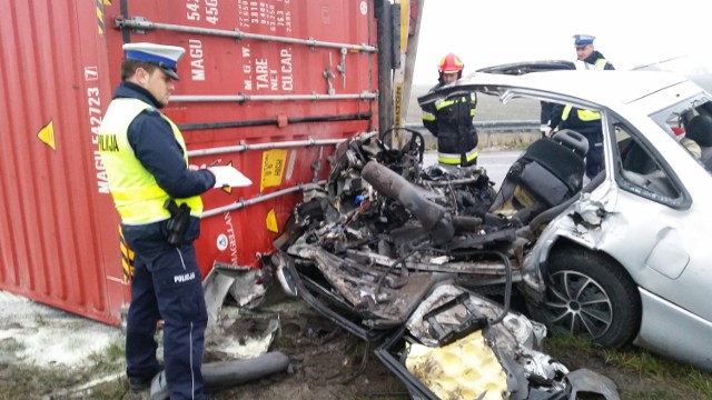 Zdjęcia Komendy Miejskiej Policji we Włocławku z wypadku na A1