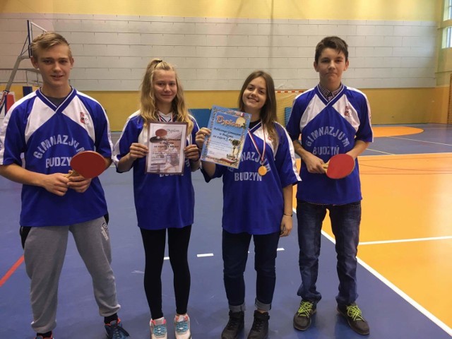 Gimnazjum w Budzyniu: Uczniowie na rejonowych mistrzostwach tenisa stołowego
