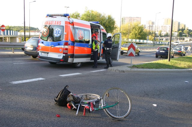 Ul. Poniatowskiego: Potrącił rowerzystę i odjechał