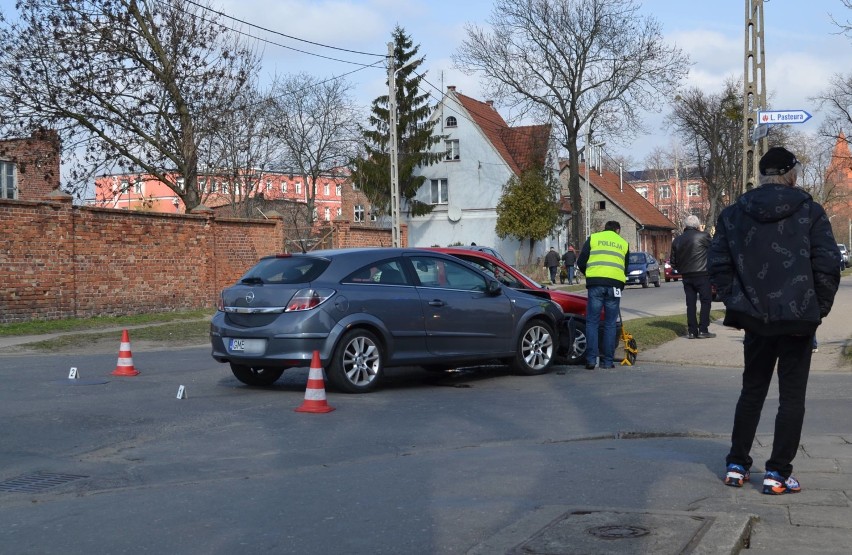Wypadek na ul. Słowackiego w Malborku. Ucierpiała 21-letnia kobieta