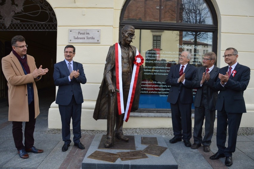 Tarnów. Odsłonięto pomnik Tadeusza Tertila [ZDJĘCIA]