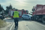Wypadek na drodze krajowej nr 72 w Marianowie Rogowskim. Zderzyły się tam trzy samochody